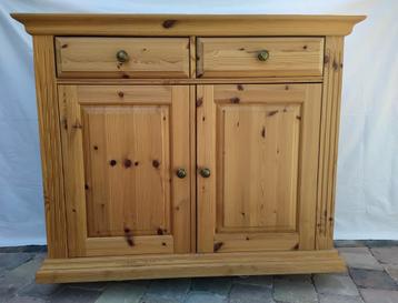 Beau Petit Buffet en pin massif, Pin