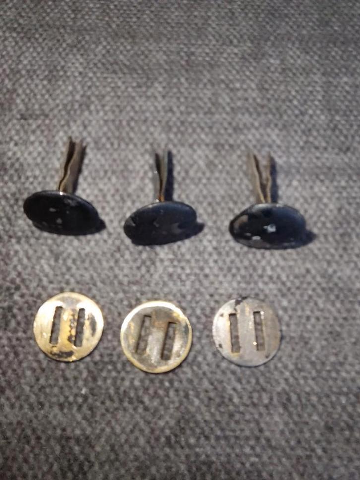 Helmnieten Duitse helm WO2., Handtassen en Accessoires, Manchetknopen, Ophalen of Verzenden