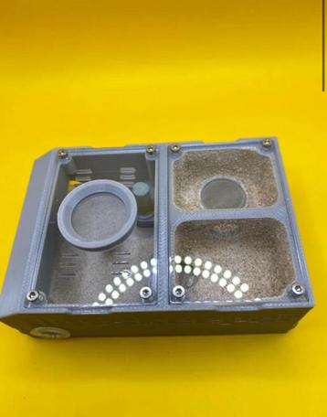 Klein 3D geprint nest met buitenwereld 5 beschikbaar voor biedingen