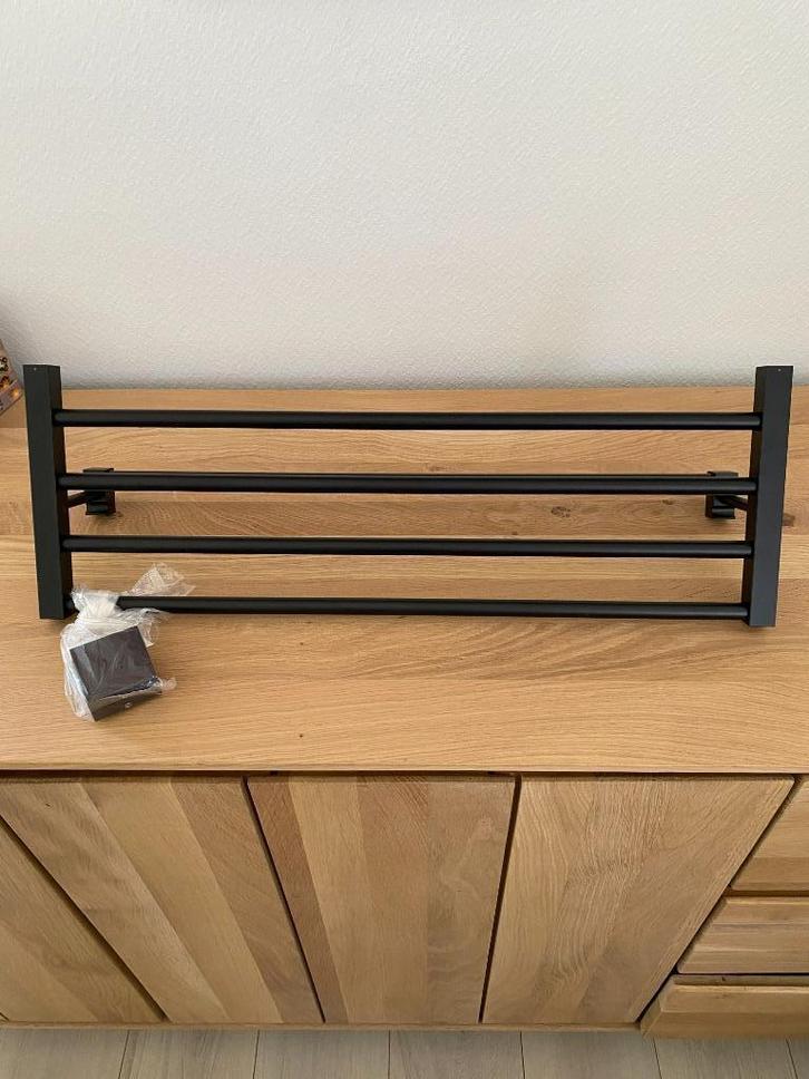QUVIO - Handdoekrek, Huis en Inrichting, Badkamer | Badtextiel en Accessoires, Zo goed als nieuw, Handdoek, Zwart, Ophalen