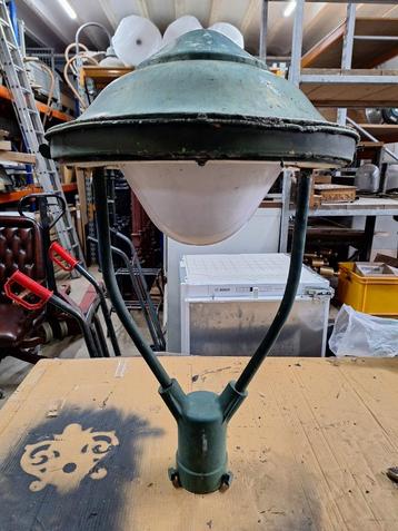 oude kap voor lantaarnpaal beschikbaar voor biedingen