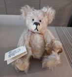 Handmade bear with certificate NVK, Verzamelen, Beren en Cherished Teddies, Ophalen, Zo goed als nieuw, Stoffen beer, Overige merken