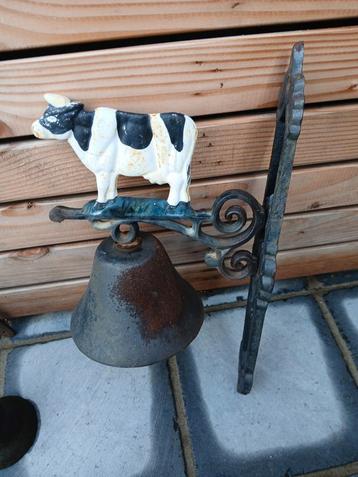 Mooie decoratieve klok klepel en met belgeluid beschikbaar voor biedingen