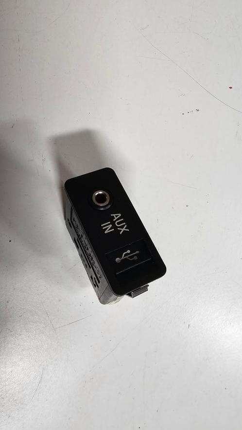 Aux Usb aansluiting BMW 7 / X5 / X6 serie F01 F02 F03 E70 E7, Auto diversen, Autoradio's, Gebruikt, Ophalen of Verzenden