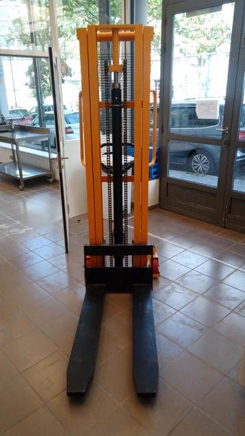 Gerbeur manuel 1000 kg hauteur de levage 3000 mm  beschikbaar voor biedingen