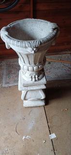 Klassieke plantenbak op sokkel, Ophalen, Gebruikt, Beton, Tuin