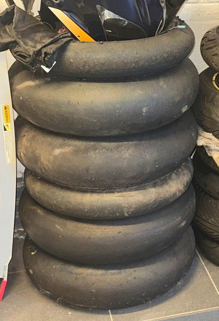 Slicks bridgestone vo2 120-70 - 200/85 17inch, Motoren, Accessoires | Overige, Ophalen