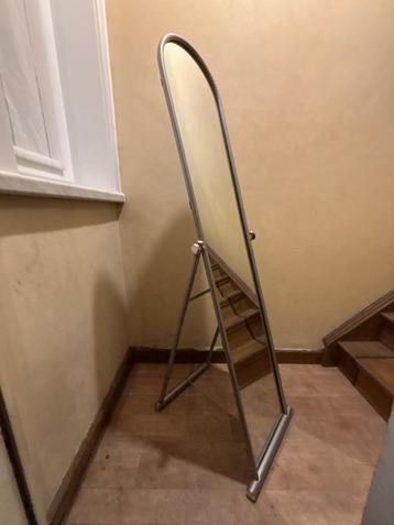 Miroir sur pied beschikbaar voor biedingen