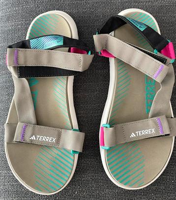 NIEUW Adidas terrex sandalen maat 42 beschikbaar voor biedingen