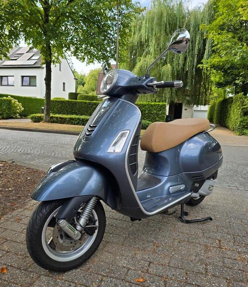 Mooie Vespa GTS 125cc I-get te koop., Motoren, Motoren | Piaggio, Particulier, Scooter, ABS, LED Verlichting, Traction Control
