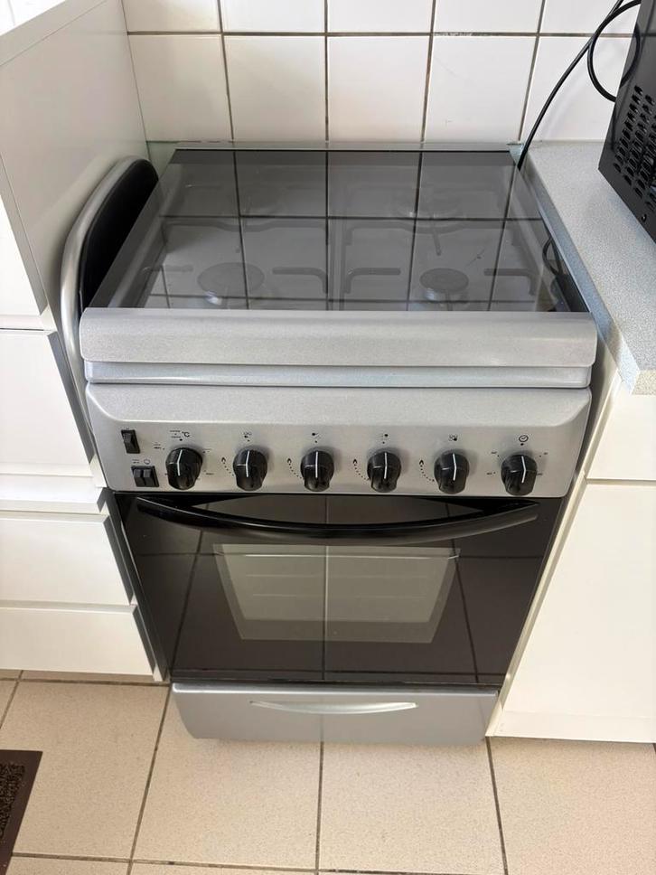 Cuisinière à gaz grise - presque neuve - parfait état - 50€, Electroménager, Cuisinières, Comme neuf, Enlèvement