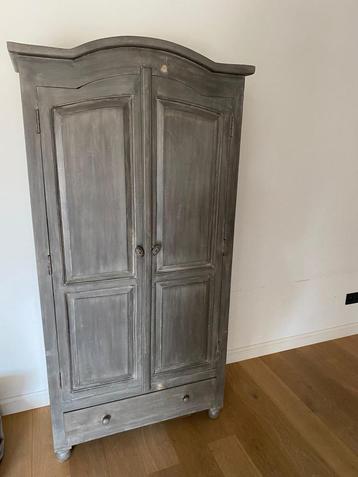 kast grijs beschikbaar voor biedingen