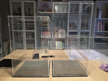 grande vitrine beschikbaar voor biedingen