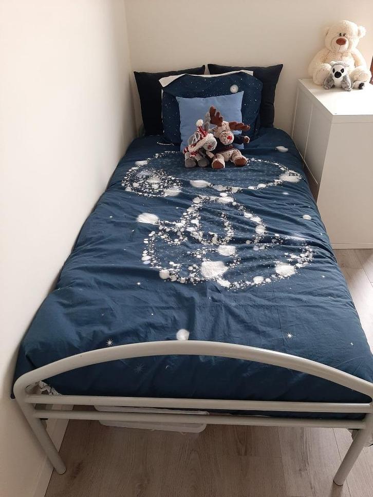 Eenpersoonsbed en matras, Huis en Inrichting, Slaapkamer | Bedden, Nieuw, Eenpersoons, 90 cm, 200 cm, Metaal, Grijs, Ophalen