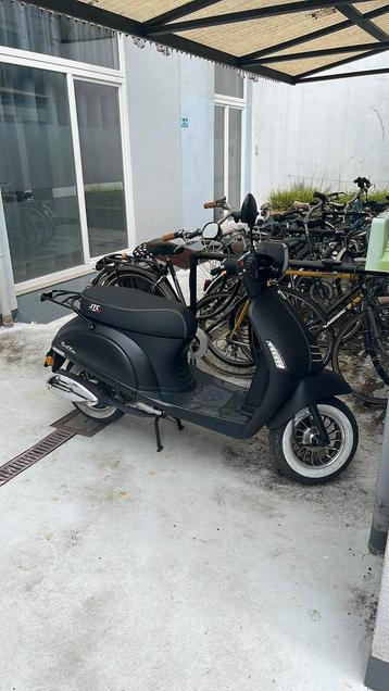 cyclomoteur Bella noir mat — comme neuf, Comme neuf, Enlèvement, Jtc bella, Classe A (25 km/h)