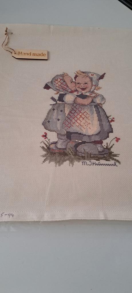 Geborduurde Hummel  doeken voor schilderijtjes., Hobby en Vrije tijd, Borduren en Borduurmachines, Nieuw, Ophalen