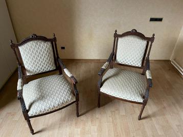 2 fauteuils et 1 chaise Louis XVI en parfait état