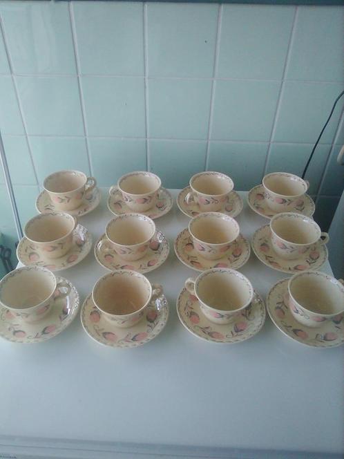12 Delig Engelse Stijl Servies AFHALING LEES BESCHRIJVING, Huis en Inrichting, Keuken | Servies, Gebruikt, Compleet servies, Overige stijlen