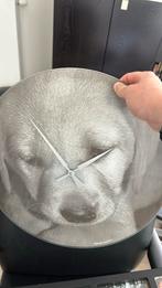 Klok met hond, Huis en Inrichting, Woonaccessoires | Klokken, Ophalen, Gebruikt, Analoog, Wandklok