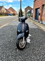 GTS cappucino scooter navu blue met leren zetel 50ccB-klasse, Fietsen en Brommers, Ophalen, Gebruikt