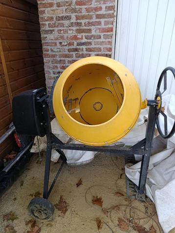 Betonmolen beschikbaar voor biedingen