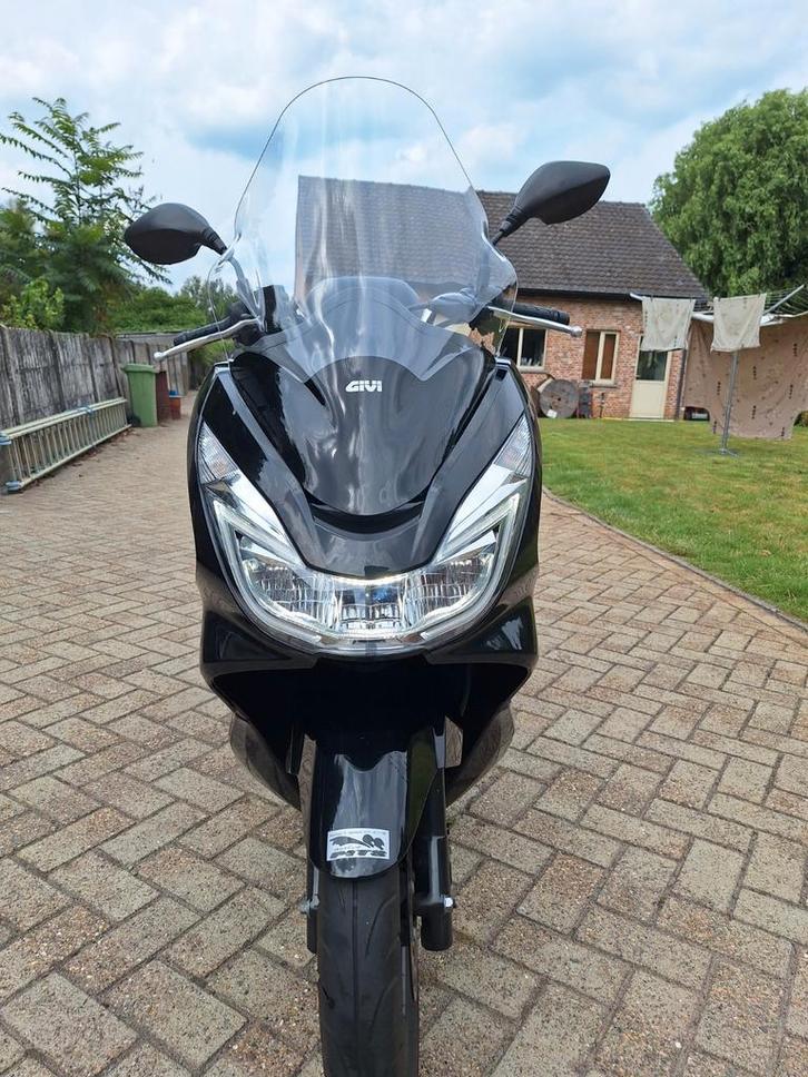 Honda pcx 150cc 12823km van 2016, Motoren, Motoren | Honda, Particulier, LED Verlichting, Ophalen