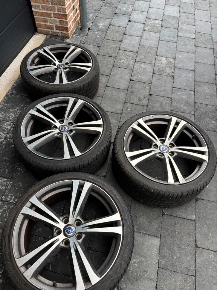 Volvo V40 Velgen 19 inch quatro pro banden!, Auto-onderdelen, Banden en Velgen, Band(en), 19 inch, Ophalen