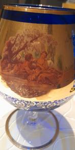 Decoratieve vaas van blauw glas in kristalvorm, Ophalen