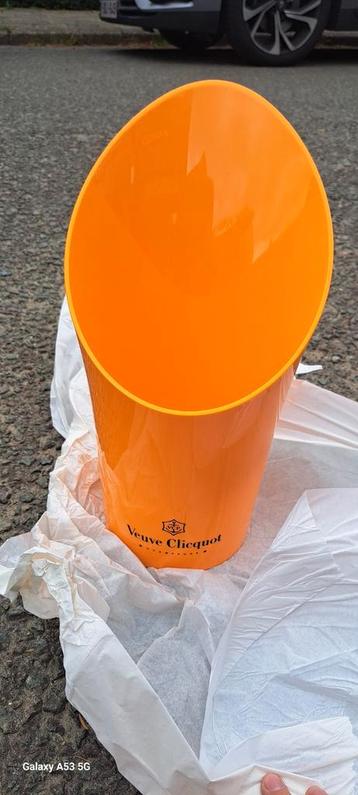 Te Koop: Oranje Veuve Clicquot Koelers – Nieuwe en Gebruikt beschikbaar voor biedingen