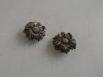 Vintage Oorbellen met bloem en clip sluiting, Handtassen en Accessoires, Oorbellen, Ophalen of Verzenden, Zilver