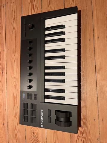 Native Instrument Kontrol A25 