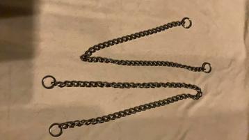 2 kettingen voor honden beschikbaar voor biedingen