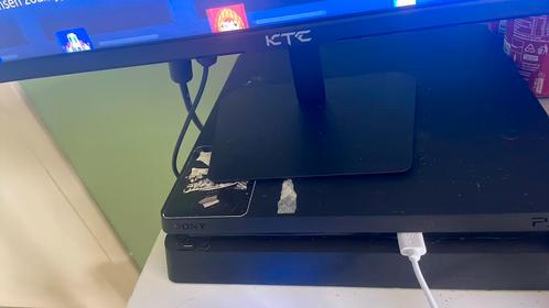 Monitor ps4 2 controlles zie beschrijving, Games en Spelcomputers, Games | Sony PlayStation 4, Gebruikt, Overige genres, 3 spelers of meer