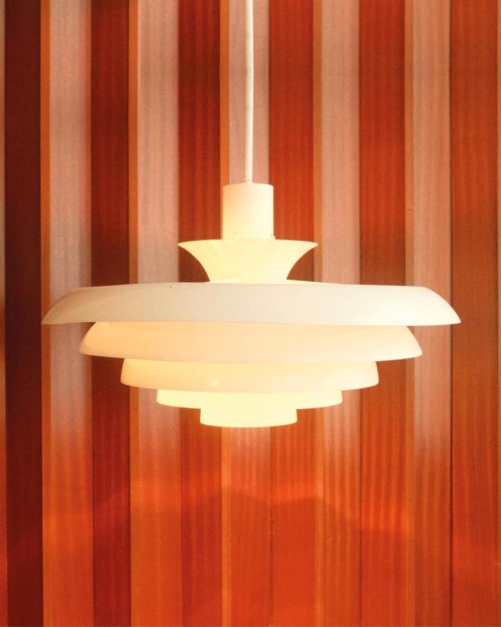 Lampe suspendue XL — Lisa Johansson-Pape — Fagerhults, Maison & Meubles, Lampes | Suspensions, Comme neuf, 50 à 75 cm, Métal, Enlèvement ou Envoi