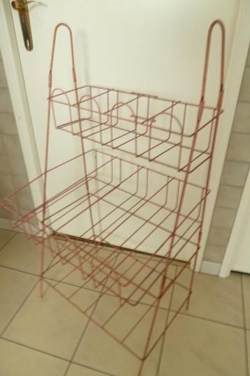 Display met boodschappenrek uit de jaren 50 beschikbaar voor biedingen