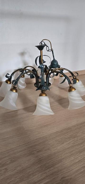 Luster beschikbaar voor biedingen