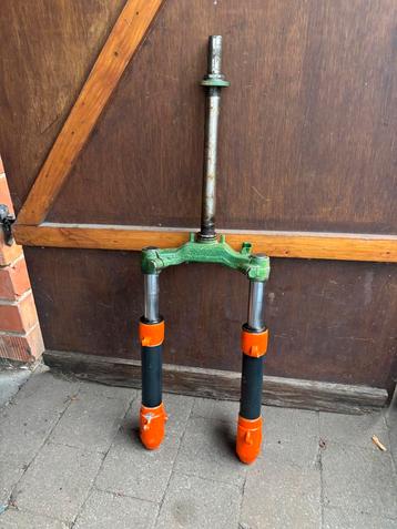 Yamaha Aerox Voorvork / Fourche VOOR 2003 om te herspuiten beschikbaar voor biedingen