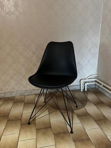 Stoelen 4 stuks beschikbaar voor biedingen