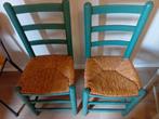 2 groene houten stoeltjes met rieten zitting voor op kot, Huis en Inrichting, Stoelen, Ophalen, Overige kleuren, Hout, Landelijk