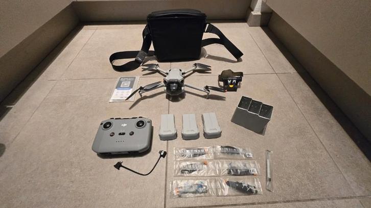 DJI mini 4 pro, RC-N3 controller, 3 batterijen, oplader, tas, Diversen, Overige Diversen, Zo goed als nieuw, Ophalen