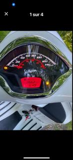 Vespa 300 GTS Supersport uit 2021, Fietsen en Brommers, Scooters | Vespa, Ophalen, Zo goed als nieuw