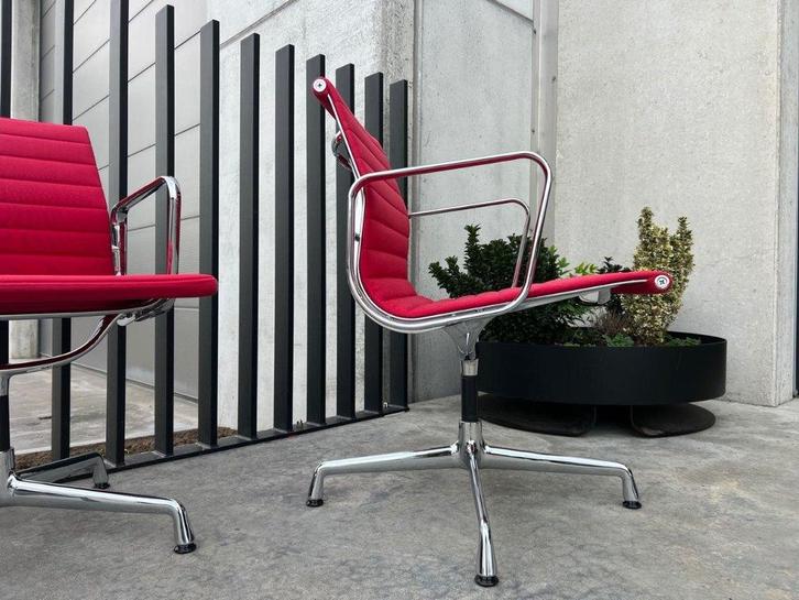 Vitra Eames EA108 stoelen, 2x, Huis en Inrichting, Bureaustoelen, Zo goed als nieuw, Bureaustoel, Roze, Verzenden