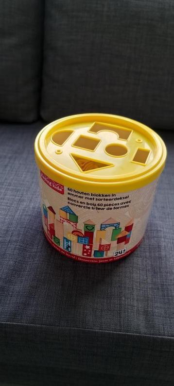 educatief met blokken beschikbaar voor biedingen