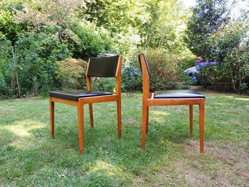 2 vintage Mid Century stoelen  beschikbaar voor biedingen