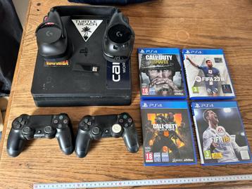 PS4 Disk 1TB - 2 controllers - draadloos Headset - 4 spellen