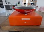 le creuset wokpan kersenrood 36cm, Huis en Inrichting, Ophalen of Verzenden, Nieuw, Gietijzer, Wok