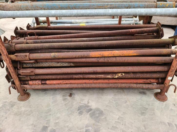 Stippen schoren stutten 1m 60 tot 2 m 95 8 euro, Doe-het-zelf en Bouw, Steigers, Ophalen