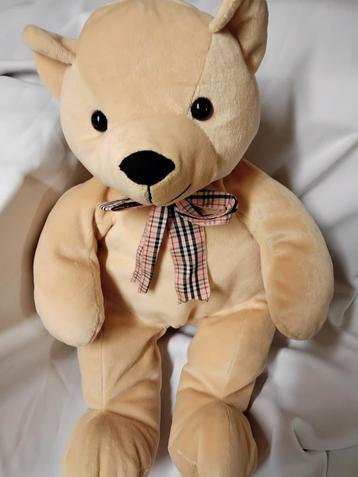 Mooie grote bruine beige beer  beschikbaar voor biedingen