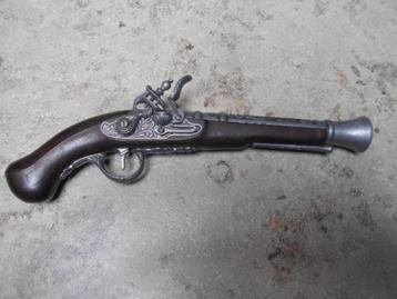 Replica pistool - Decoratief beschikbaar voor biedingen