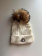 Moncler Muts Wit kleurig met Pompon Nieuw, Ophalen of Verzenden, Nieuw, Maat 38/40 (M), Muts